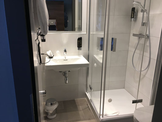Bad in meinem Zimmer im kleinen ...