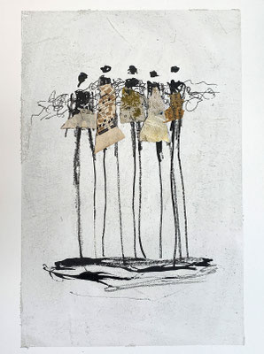 Abstrakte Zeichnung und Collage auf grauem Gesso von Claudia König | Vielschichtige Farb-Archäologie mit Erdtönen und Papier | Privatsammlung 