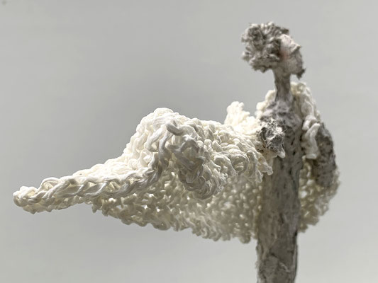 Skulptur aus Pappmache von Claudia König