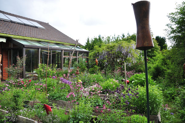 der Garten in üppiger Fülle