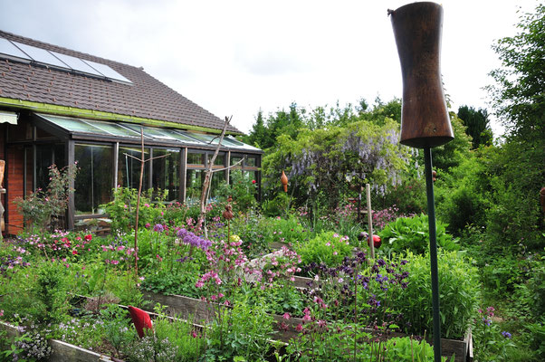 der Garten in üppiger Fülle