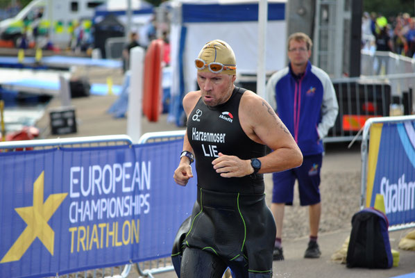 Christian Harzenmoser wenige Meter nach dem Schwimmausstieg