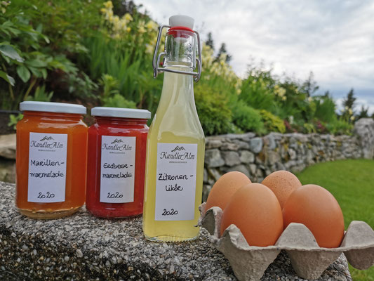 Köstliche Marmelade und schmackhafter Likör 