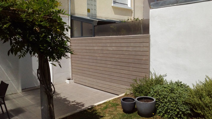 Bardage d'un mur sur une terrasse