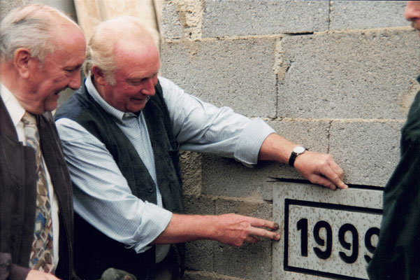 Setzen des Grundsteins 1999
