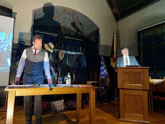 "Babylon oder Ordnungszelle?" lautete der Titel unserer Lesung im ehrwürdigen Freisinger Rathaussaal.