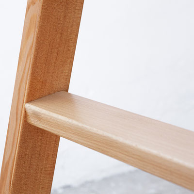 Escalera de madera de un tramo