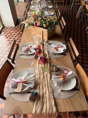 location vaisselle ancienne dépareillée chaises anciennes mobilier vintage mariage vintage mariage normandie et bretagne