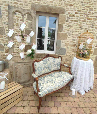 location vaisselle ancienne dépareillée chaises anciennes mobilier vintage mariage vintage mariage normandie et bretagne