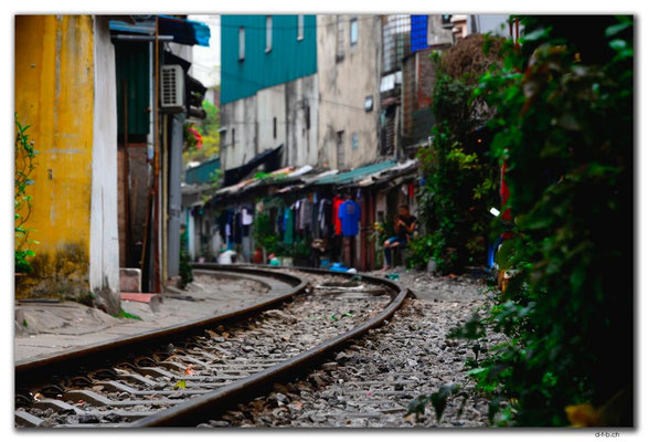 VN0037.Hanoi.Geleise durchs Quartier
