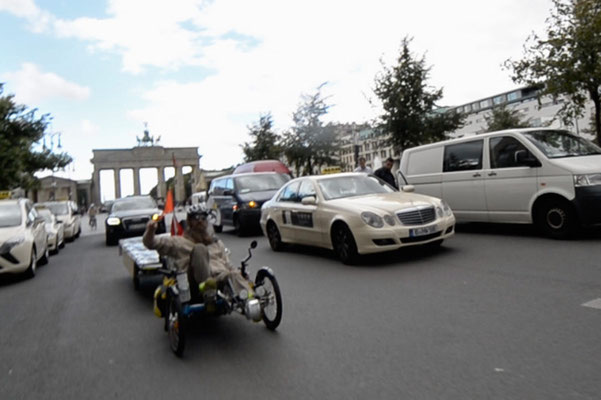 DE: Solatrike in Berlin, Brandenburger Tor