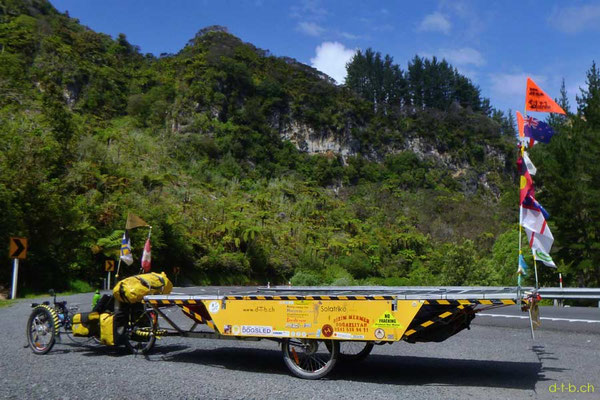 NZ: Solatrike unterwegs in der Arorangi Gorge