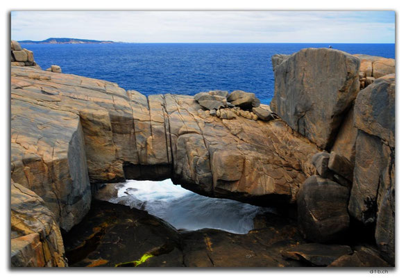 AU0810.Albany.Torndirrup N.P.Natural Bridge