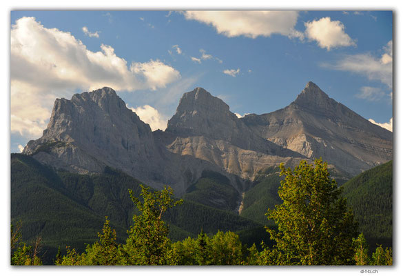 CA0689.Canmore.Three Sisters