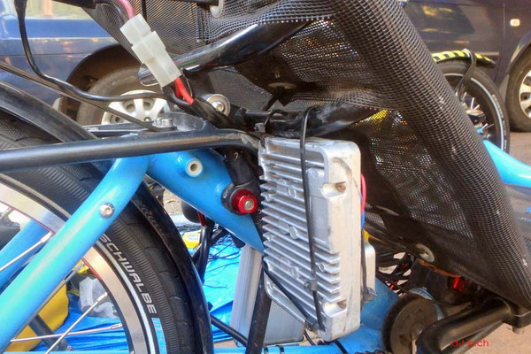 AU: Solatrike Vordermotor-Controller nun rechts montiert