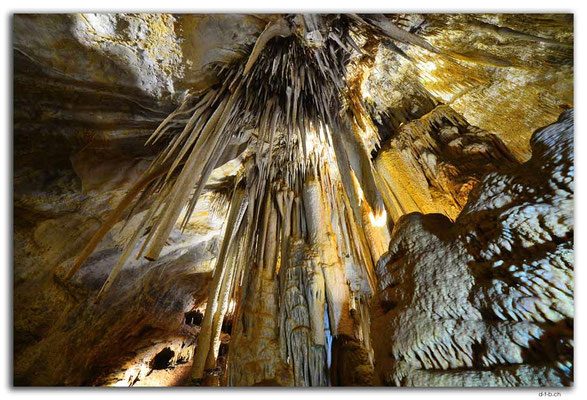 AU1127.Tantanoola Cave