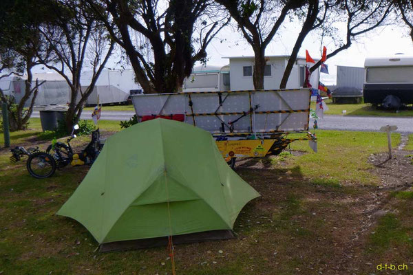 NZ: Solatrike im Camping Awakino