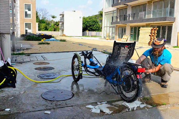 HK: Solatrike wird gewaschen