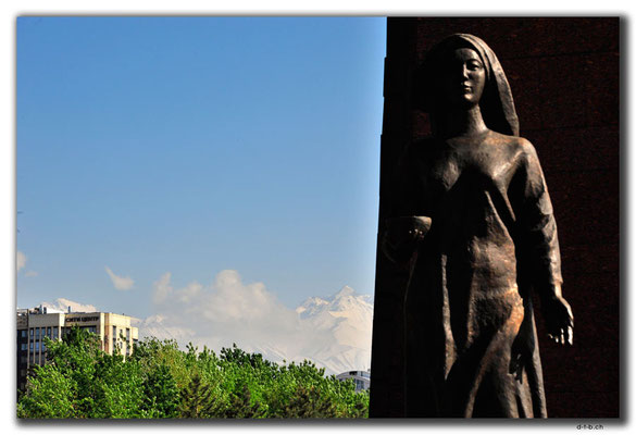 KG0202.Bishkek.WWII-Monument