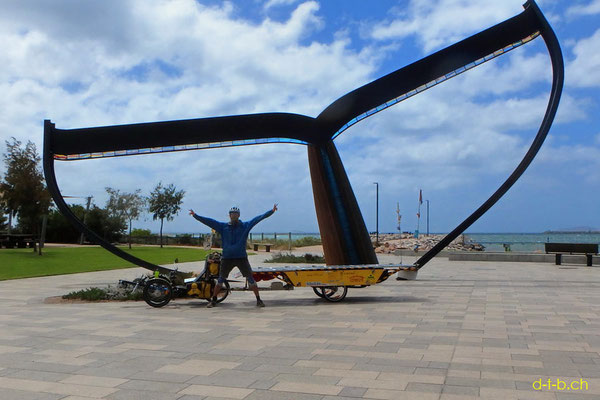 AU: Esperance.Solatrike and Whale tail sculpture