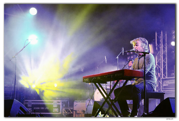 AU0099.Darwin.N.T.40.Neil Finn