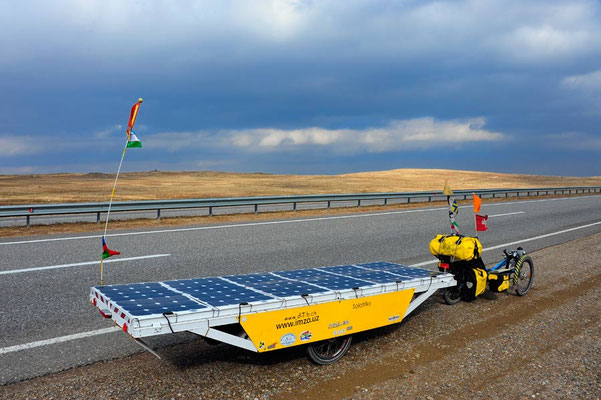 KZ: Solatrike in Kasachischer Steppe