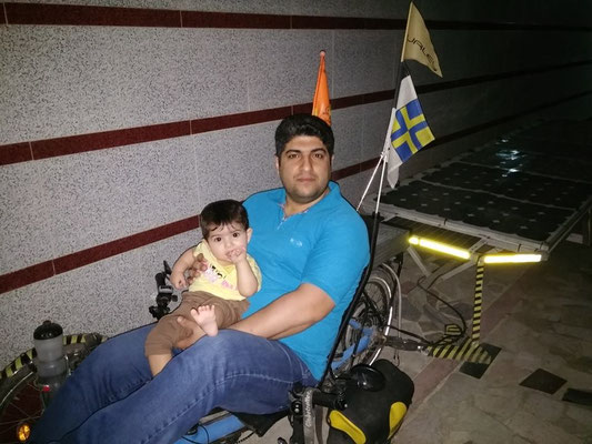 IR: Rasht, Faraz and his son in the Solatrike (Photo:d-t-b)