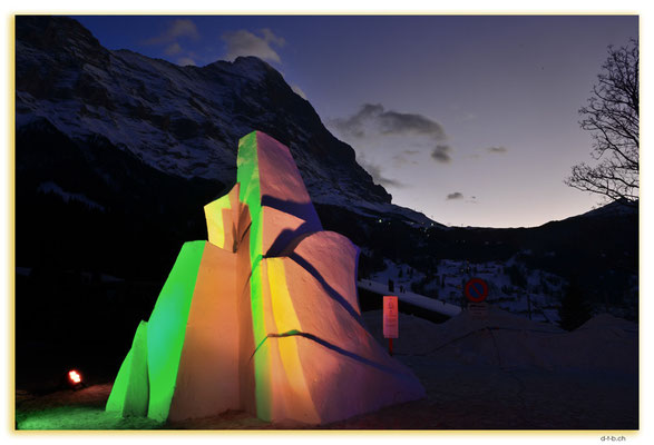 GW0195.Abstrakte Schneeskulptur