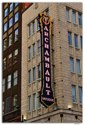 CA0908.Montréal.Neon Sign