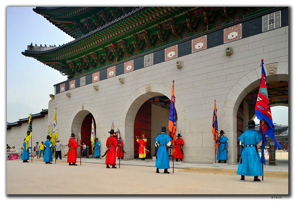 KR0031.Seoul.Gyeongbokgung Palace.Wachwechsel