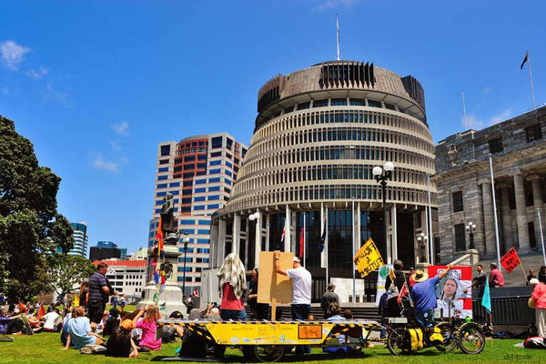 NZ: Solatrike in Wellington vor Beehive bei Fridays for Future