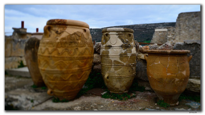 GR0526.Knossos.Pithoi