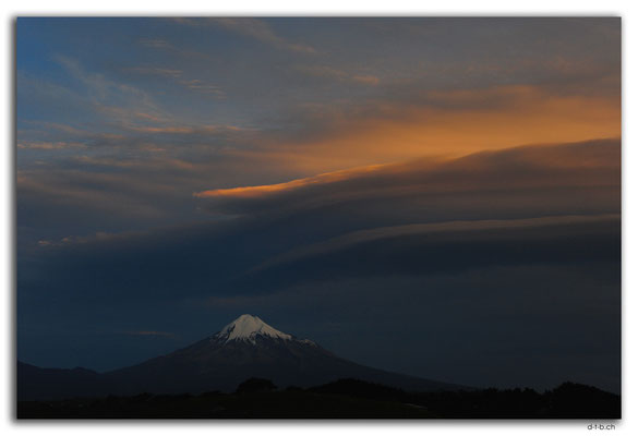 NZ0402.Mt.Taranaki view from Cape Egmont Boat Club