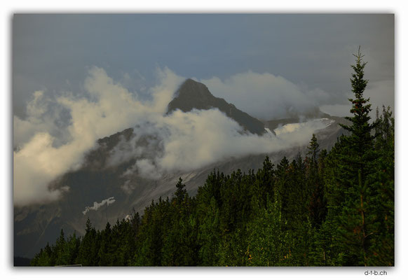 CA0607.Mountain in the Clouds