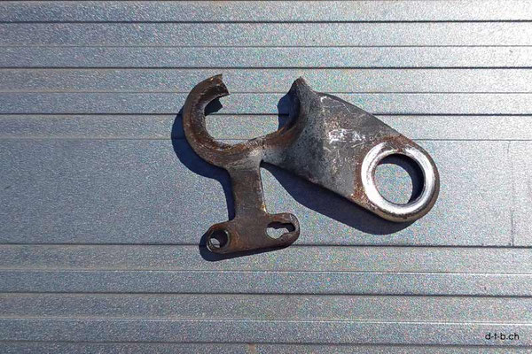 PT: Albufeira. Broken clutch mounting plate