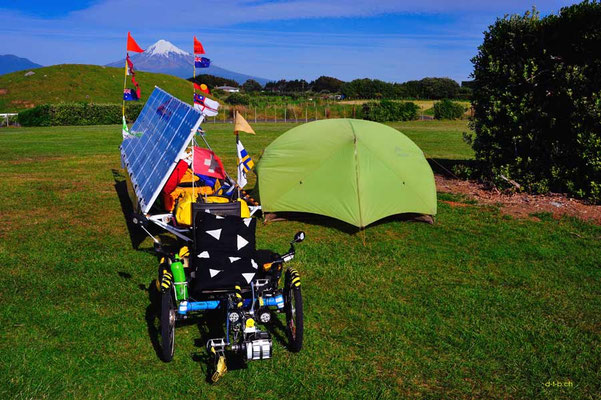 NZ: Solatrike bei Cape Egmont Boat Club und Sicht auf Mt.Taranaki