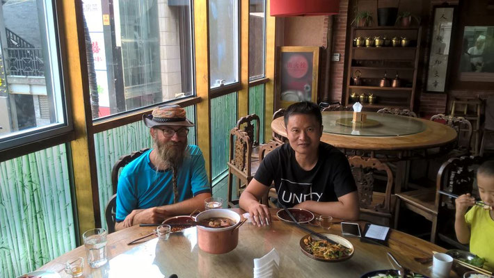 CN: David & Nathan in the Restaurant (Photo: Sebastian)