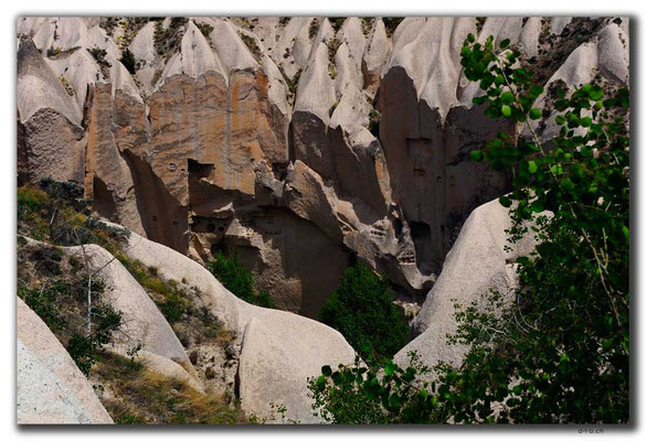 TR0745.Göreme.abgebrochene Wohnungen