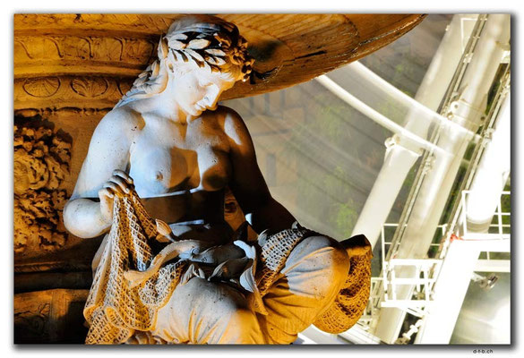 HU043.Budapest.Brunnenfigur