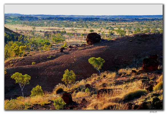 AU0219.Ngumban Cliff Lookout