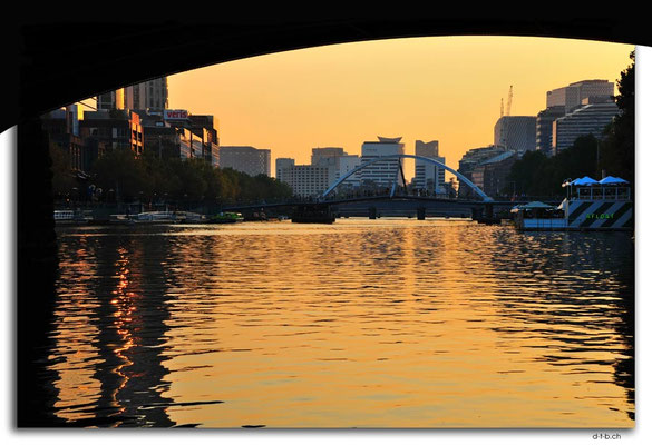 AU1225.Melbourne.Yarra River