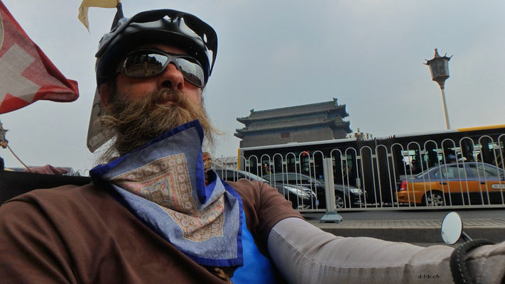 CN.Peking.Solatrike beim Tiananmen Square