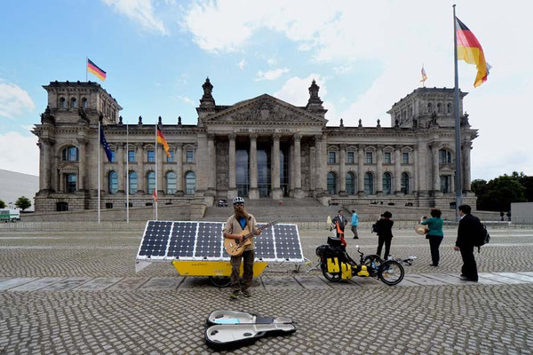 DE: Solatrike in Berlin, Bundestag