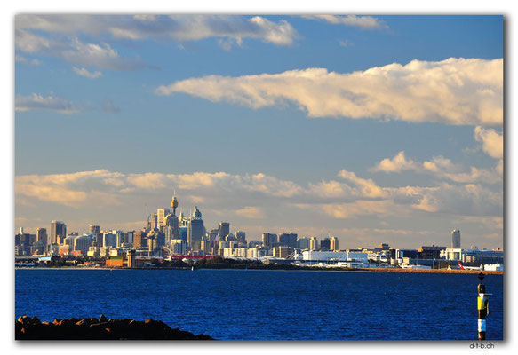 AU1535.Sydney Airport and City