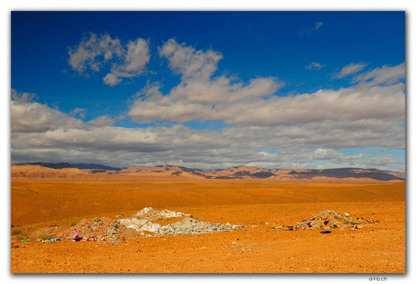 MA0258.Jbel Timetrout.and rubbish mountains