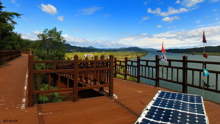 KR: Solatrike über dem Fluss