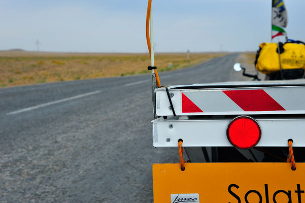 KZ: Solatrike auf endloser kasachischer Strasse