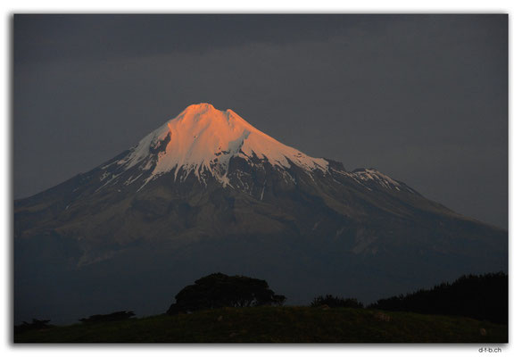 NZ0403.Mt.Taranaki view from Cape Egmont Boat Club