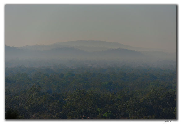 AU0087.Marumba.Nebel im Tal