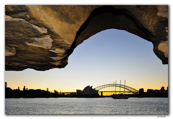 AU1633.Sydney.Opera House & Harbour Bridge